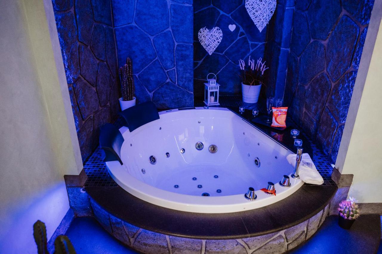 Th Luxury Suite 贾迪尼-纳克索斯 外观 照片